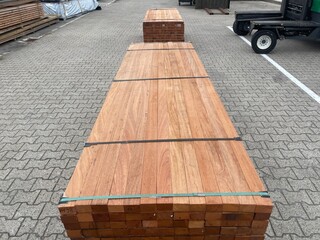 Ca. 141x Angelim Pedra Onderliggers Geschaafd, 45x68mm, lengte 300cm
